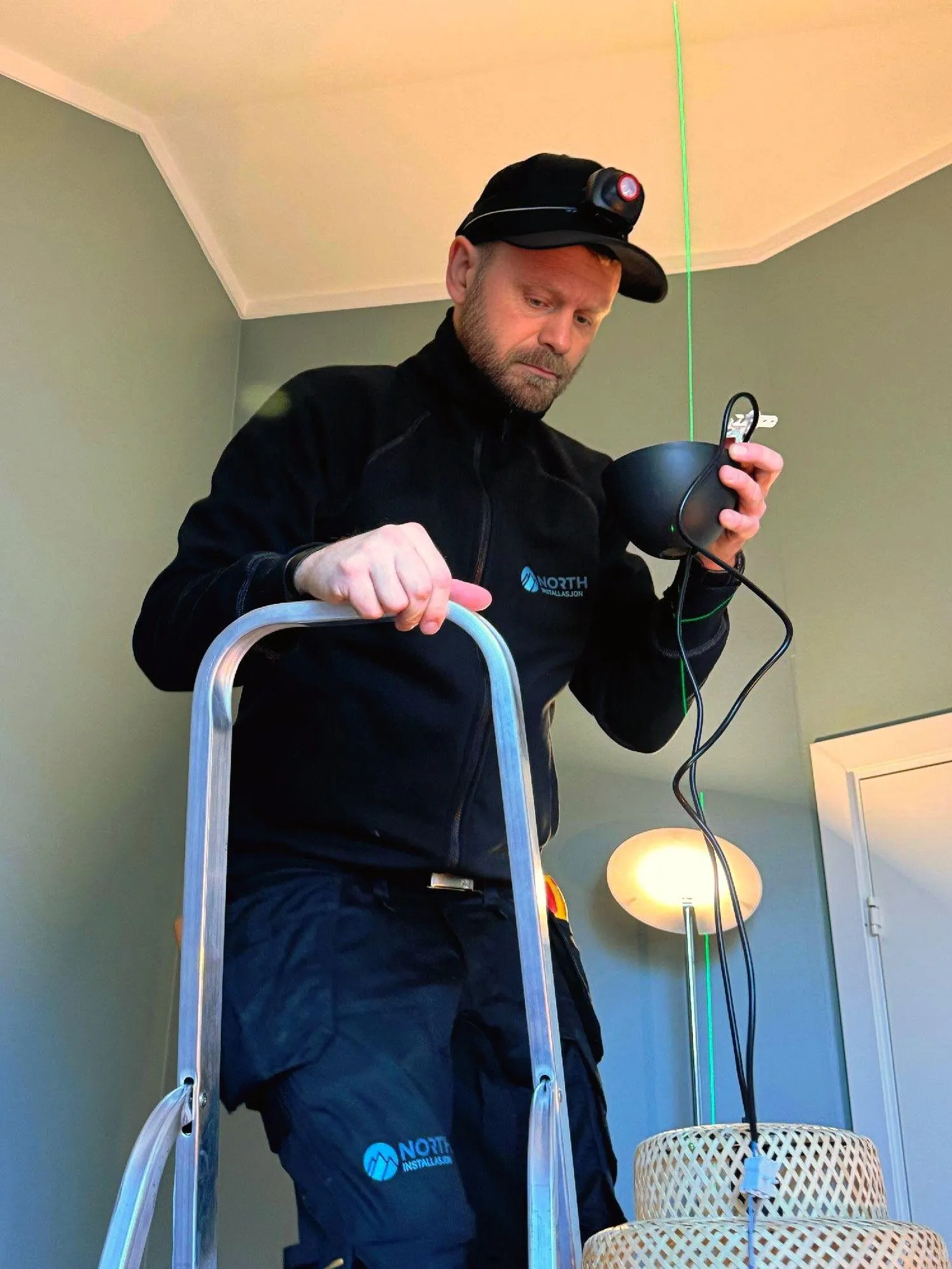 Bytte stikkontakt: Når trenger du elektriker?